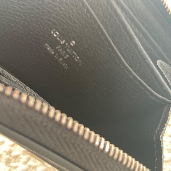 Authentic Louis Vuitton Lockme Zippy Coin Purse Wallet Taurillon Leather Black - Picture 2 of 10